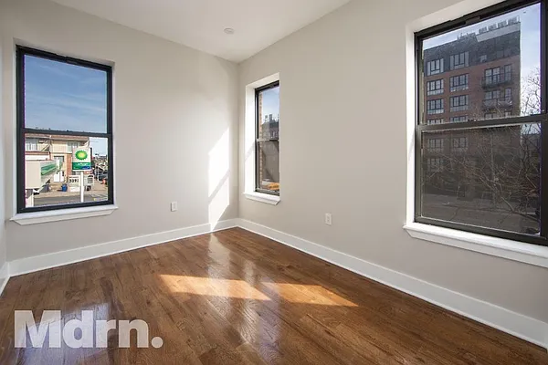 Rented by Mdrn Residential | media 10