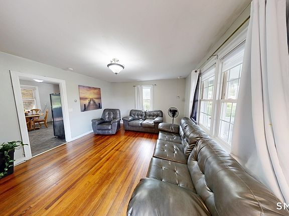 3rd image of 52 Andrews Street