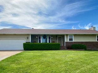1217 Hillside Dr, Winfield, KS 67156