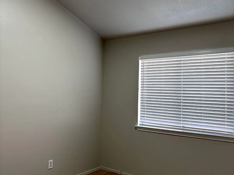 3305 Fairview Dr — Photo 6