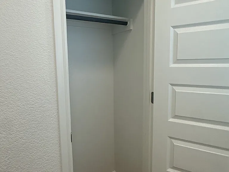 176 Hornet St — Photo 4