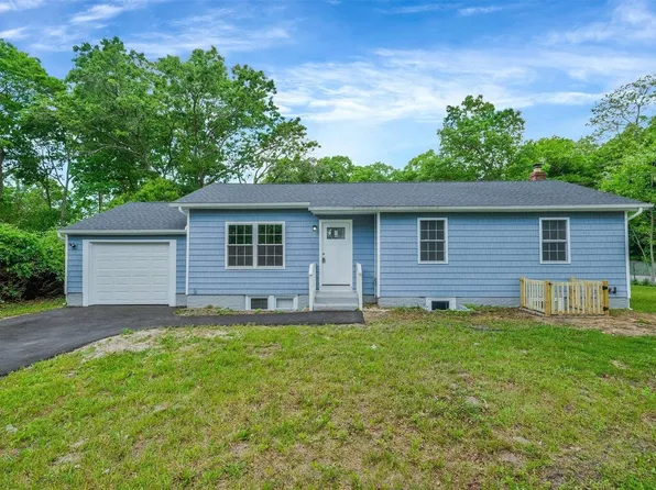 98 Hawthorne Street, Mastic, NY 11950