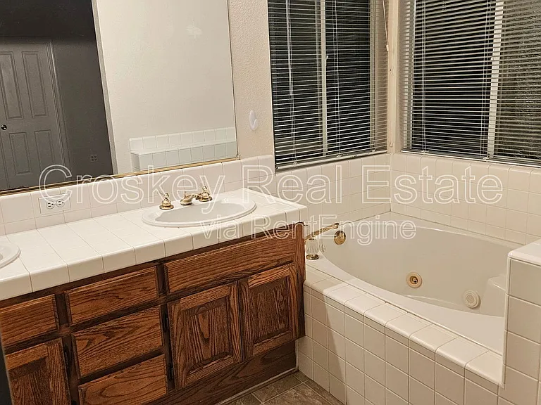 1952 Kettle Rock Ct — Photo 11