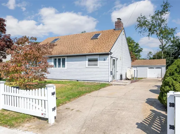 3 Mckinley Street, Copiague, NY 11726