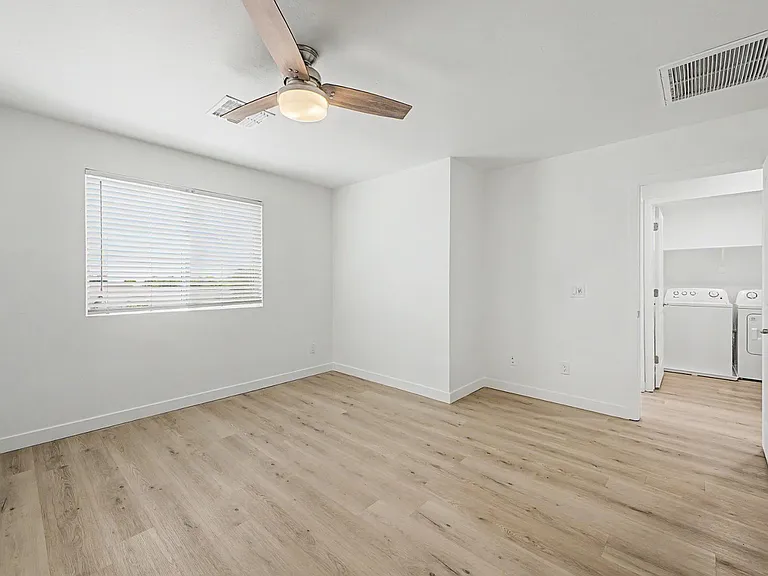 105 W Latona Rd — Photo 21