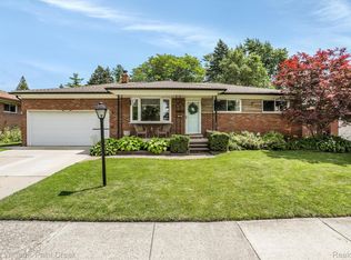 26704 Potomac Ct, Center Line, MI 48015