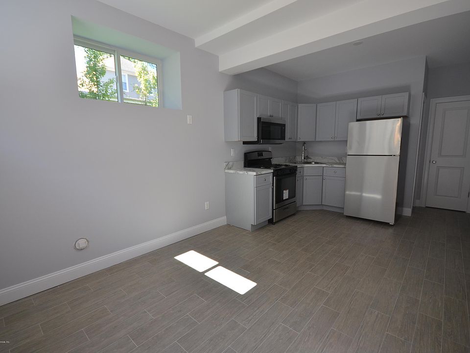 2nd image of 122 Brighton St
