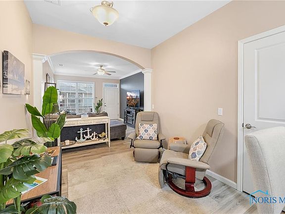 4th image of 1624 Brooklynn Park W