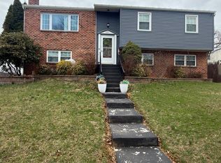 1005 Landover Dr, Reading, PA 19605