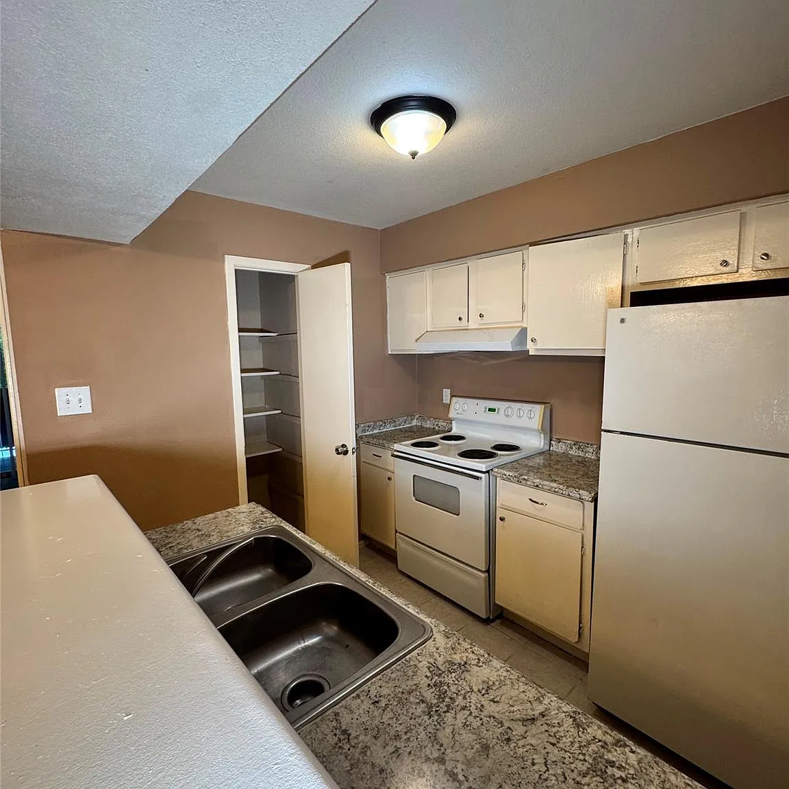 1 bed, 1.0 bath, 689 sqft, $899 — Photo 4