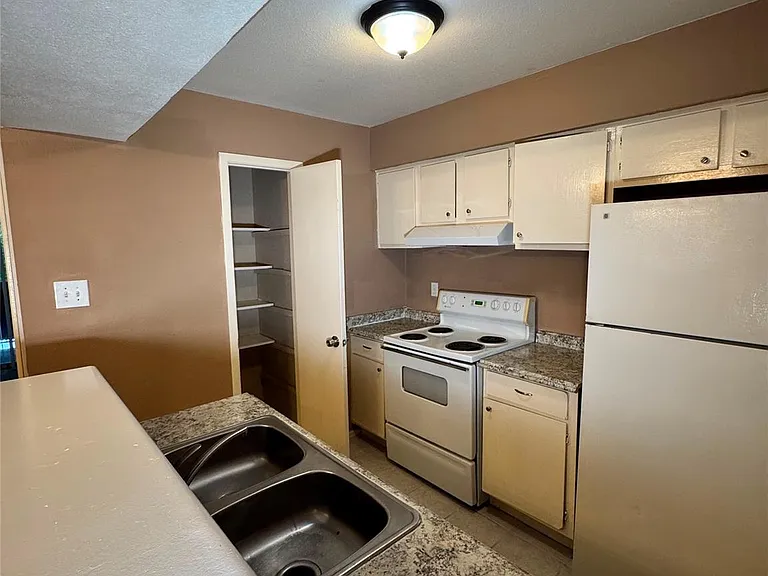 8201 Richmond Ave #12 — Photo 4