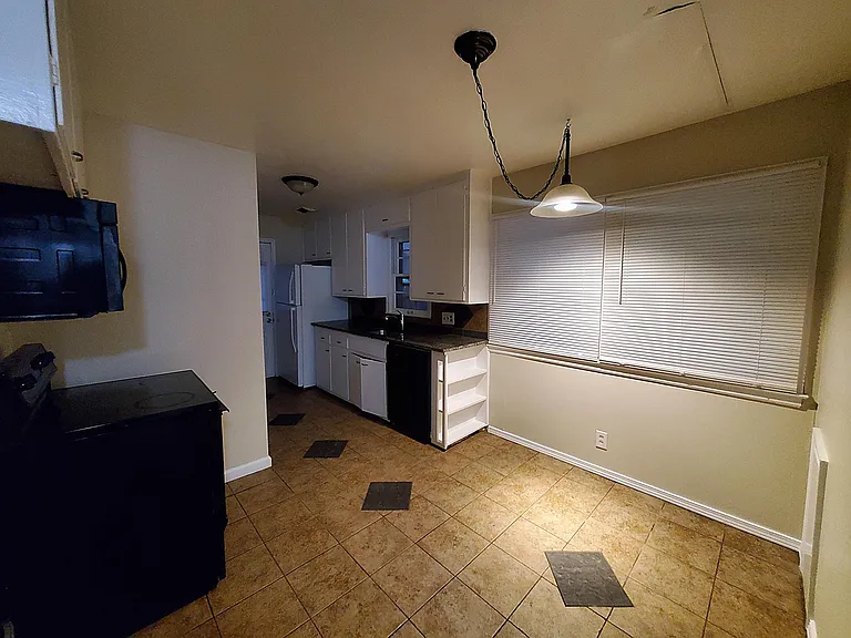 7214 E Castle Dr — Photo 3