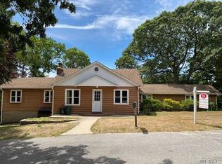 40 Garden Rd, Rocky Point, NY 11778