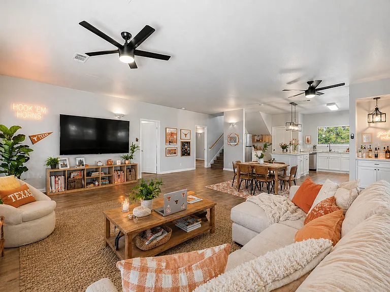 3412 Speedway #B — Photo 4