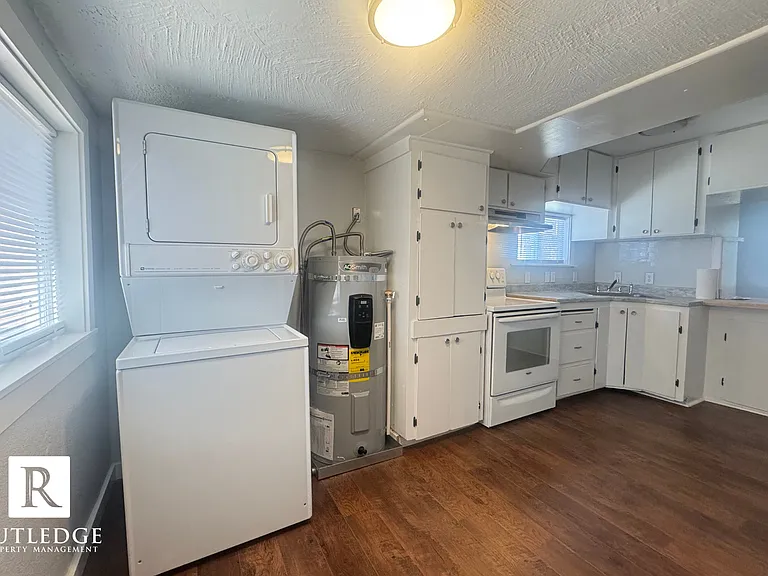 745 Dakota Ave — Photo 8