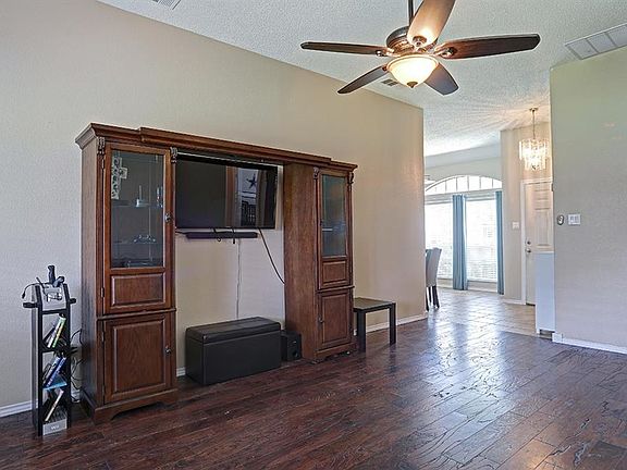 3rd image of 1120 Old Knoll Dr