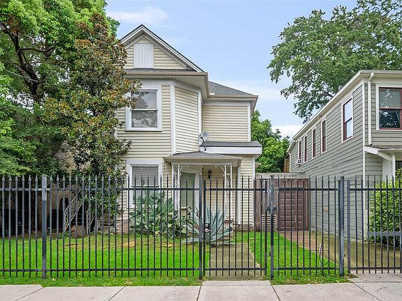 2nd image of 211 Emerson St