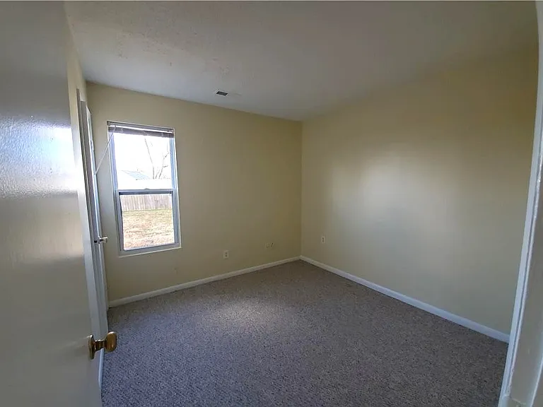 1613 Dominion Ct — Photo 10