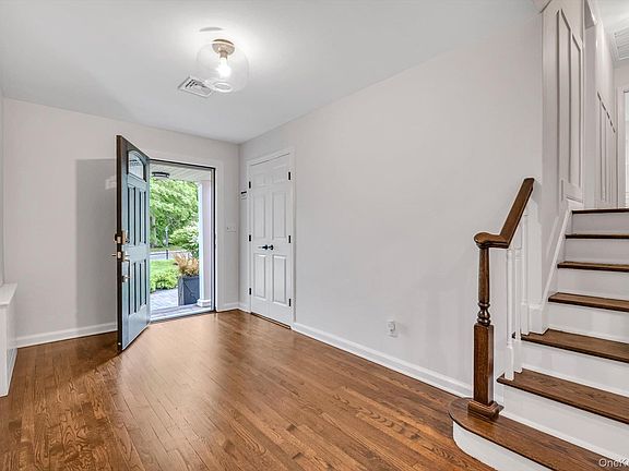 2nd image of 18 Pine Drive N