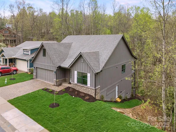 31 Hogans View Cir, Hendersonville, NC 28739