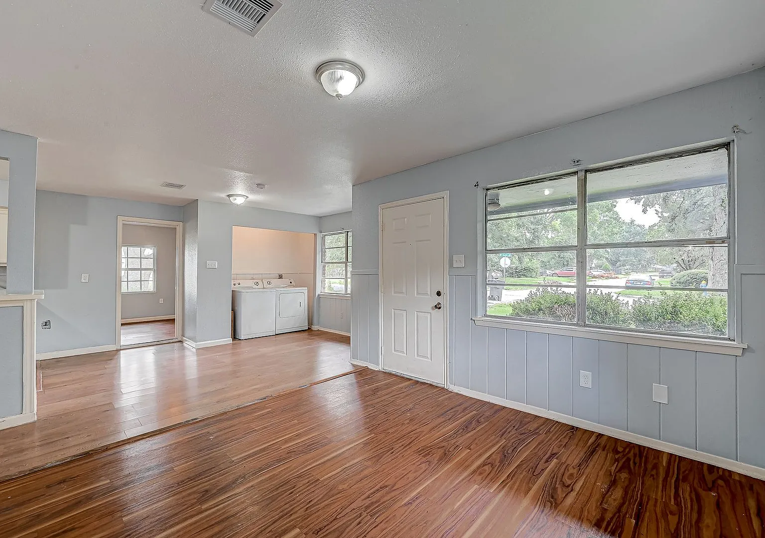 Beautiful 2-Bed, 2-Bath Home Near the Texas Medical Center! — Photo 2