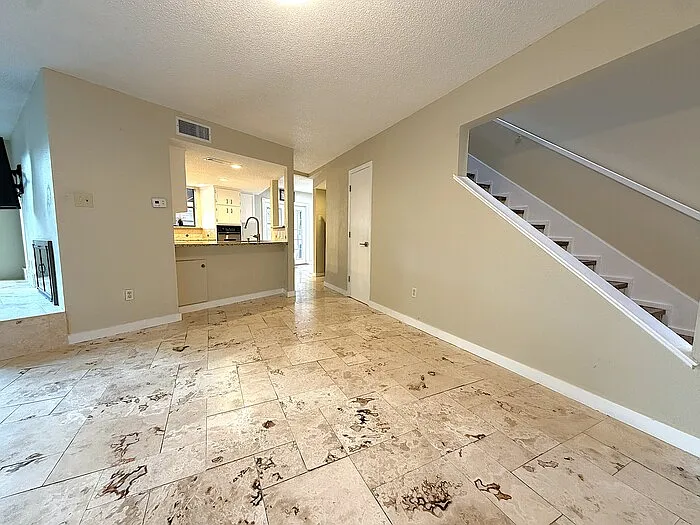 1725 Ashland Ave — Photo 4