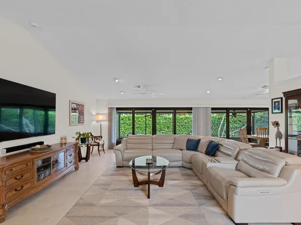 6443 Hitchin Post Way, Delray Beach, FL 33484