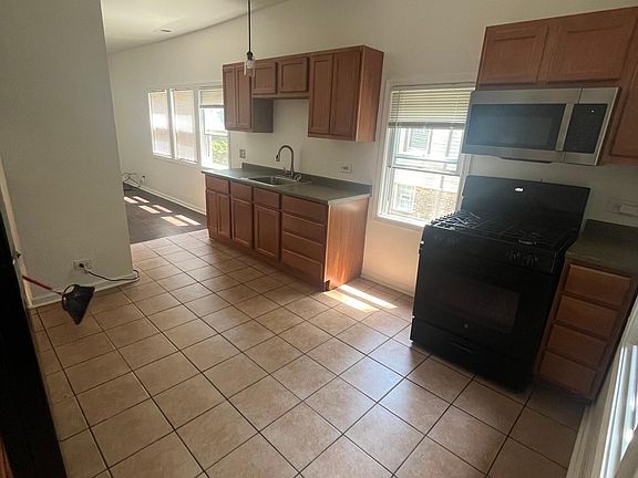 4th image of 8212 S Marquette Ave #1