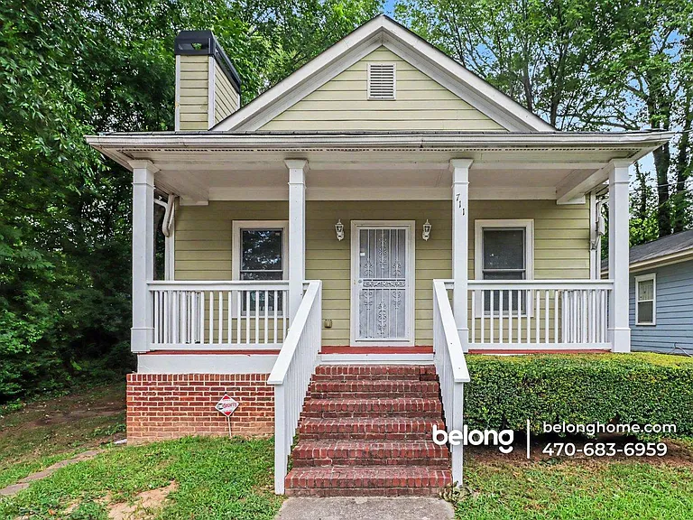 711 Meldrum St NW — Photo 1