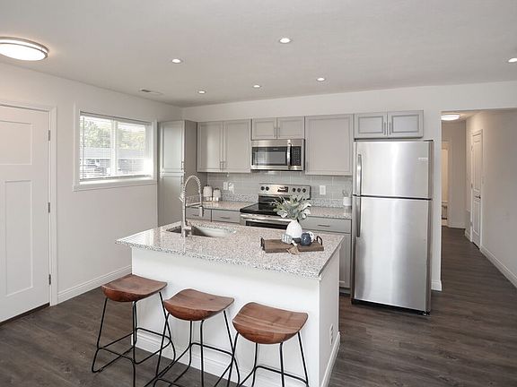 2 Bed 1 Bath Duplex Kitchen