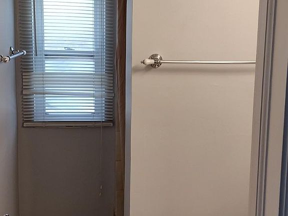 Bathroom w/ shower