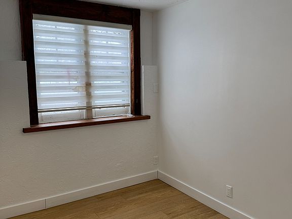 4th image of 233 Ellerslie Ave #2