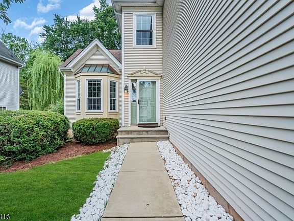 3rd image of 48 Plantation Rd