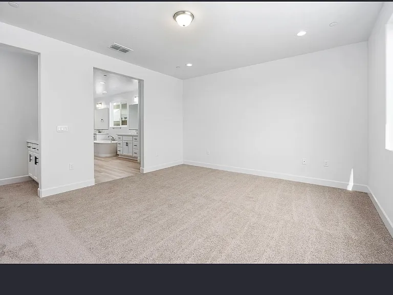2901 Sand Hills Ave — Photo 6