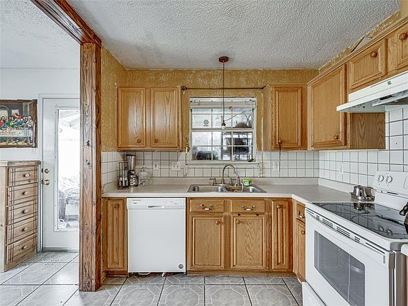 4th image of 1528 Marion Dr