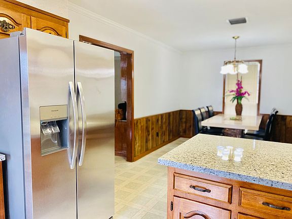 4th image of 114 Saint Nicholas Dr