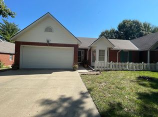 2119 Berkshire Dr, Saint Joseph, MO 64506