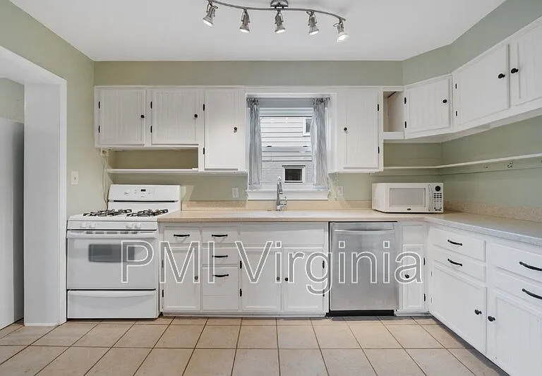 7805 Sheryl Dr — Photo 11