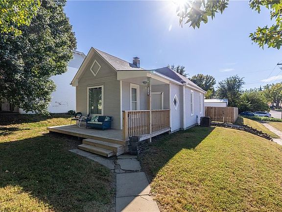 2nd image of 2702 Patee St