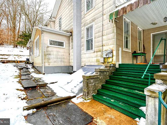 4th image of 706 Chestnut St