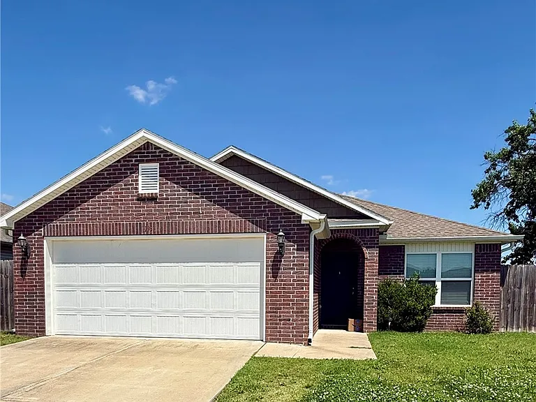 1334 S Kingfisher Ln — Photo 1