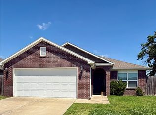 1334 S Kingfisher Ln, Fayetteville, AR 72701