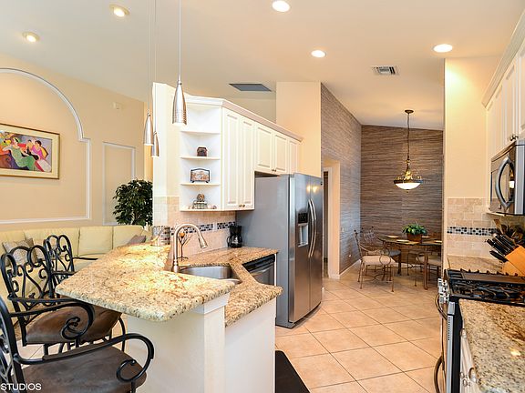 4th image of 221 NW Chorale Way