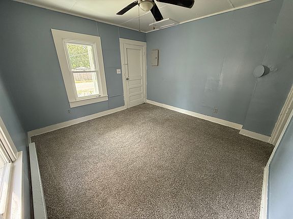 4th image of 702 Bank Street Ext #B