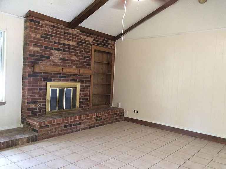 1421 Bryan Dr — Photo 18