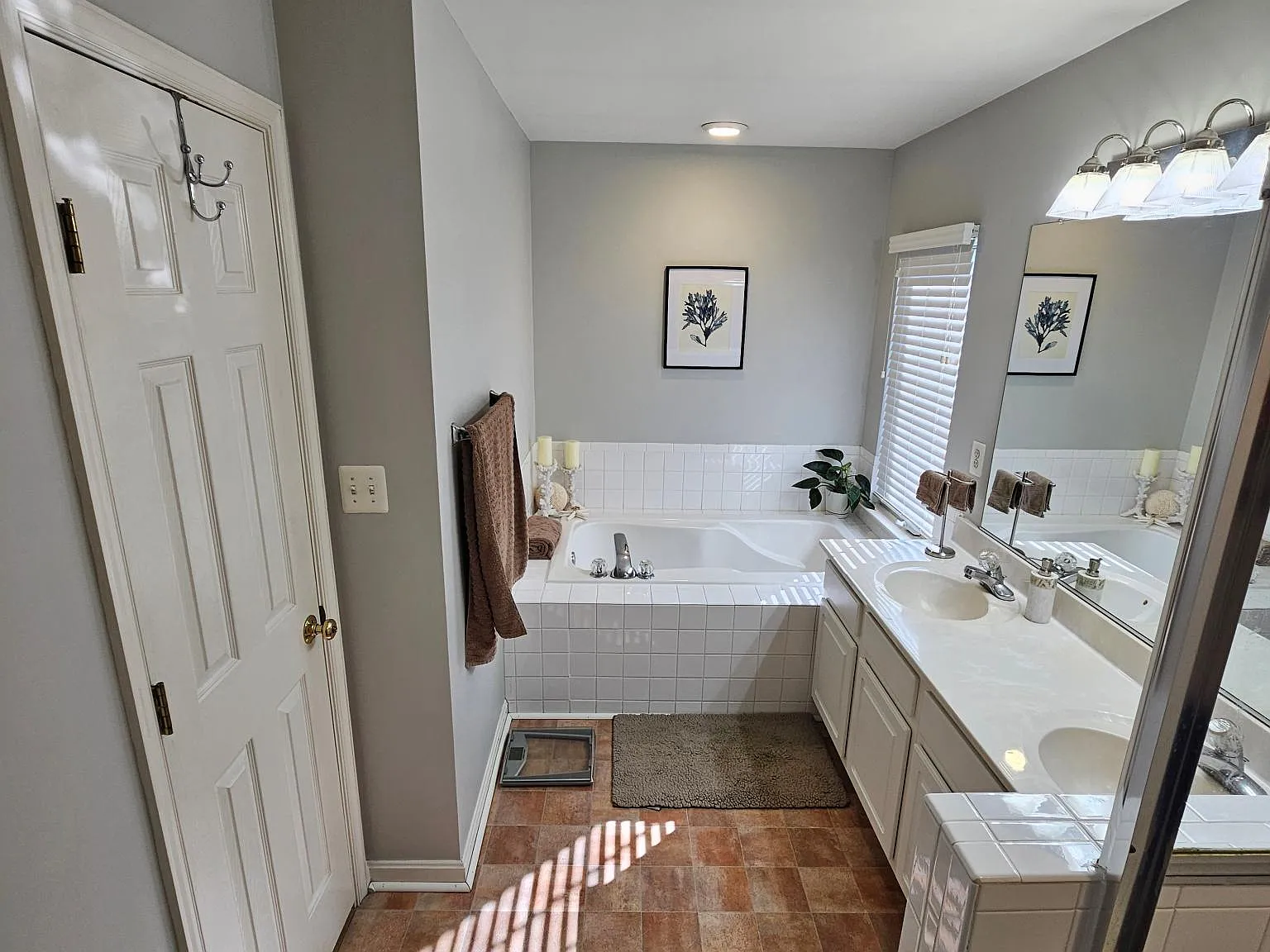 5 bed, 3402 sqft, $3,900 — Photo 4