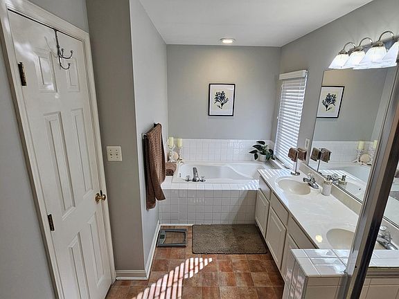 4th image of 18283 Maple Spring Ct