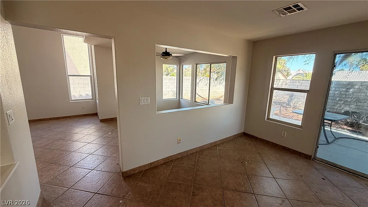 4 bed, 3.0 bath, 1829 sqft, $2,000 — Photo 3