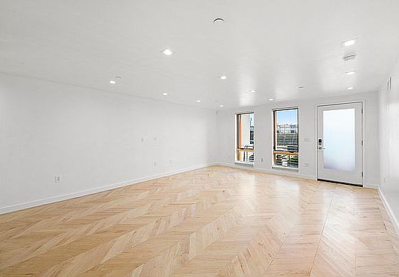 3rd image of 94 De Graw St #Twh