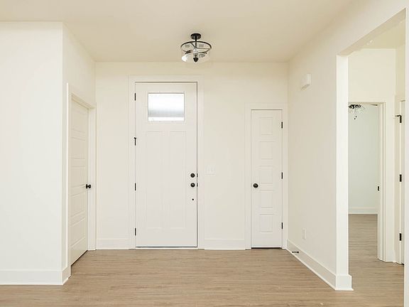 5th image of 130 Eagle Mountain St